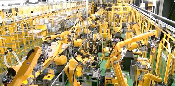FANUC রোবোটিক আর্ম ফাইবার লেজার কাটার সহযোগিতামূলক সিআরএক্স কোবট প্রযুক্তি সহ ছোট কর্মশালায় স্বয়ংক্রিয় 3 ডি ধাতু কাটার জন্য